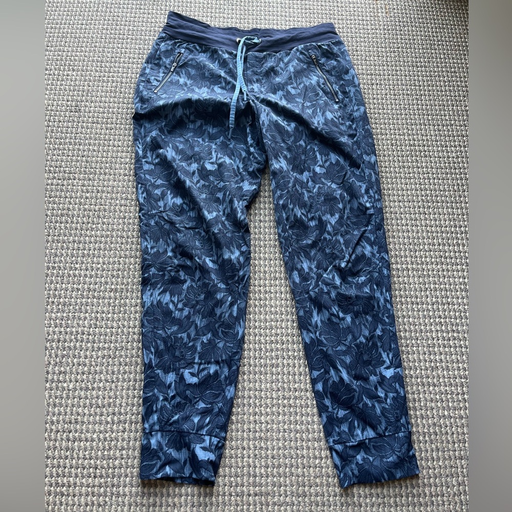 Athleta Blue Joggers with Dynamic Pattern